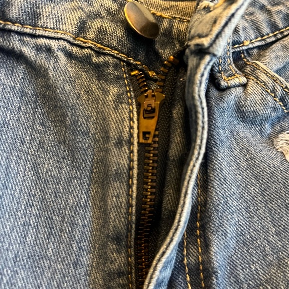 Forever 21 Distressing/Frayed Jeans Cut Out Fishnet Patches Straight Leg Size - Picture 7 of 9